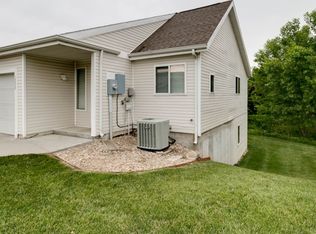 1233 Newfoundland Dr, Manhattan, KS 66503