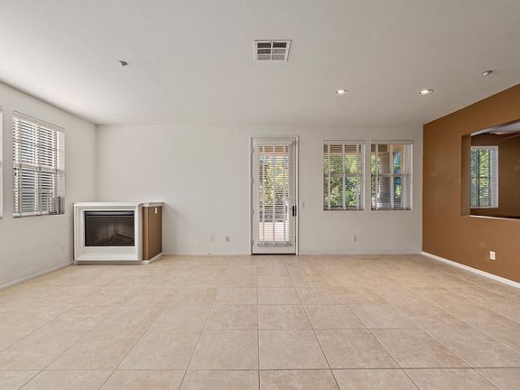 Living room with balcony acces and fireplace