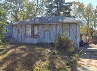 18305 E Cheyenne Dr, Independence, MO 64056