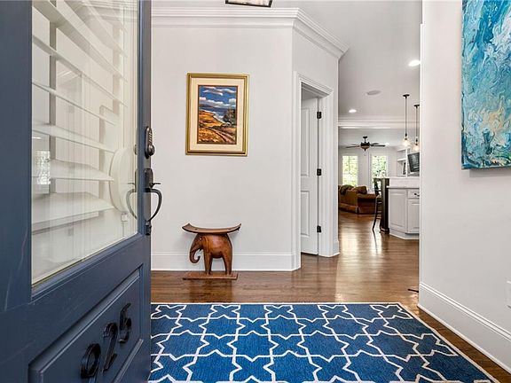 3rd image of 925 Camp Ave