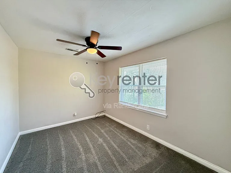 305 Sunrise Ln #C — Photo 6