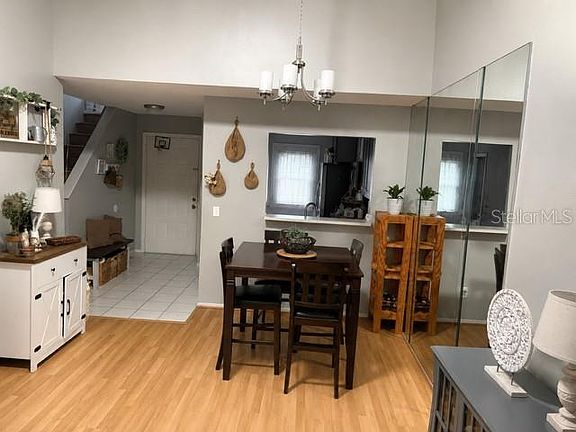 4th image of 64 Silver Park Cir