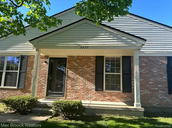 7777 Lake Ridge Dr, Waterford, MI 48327