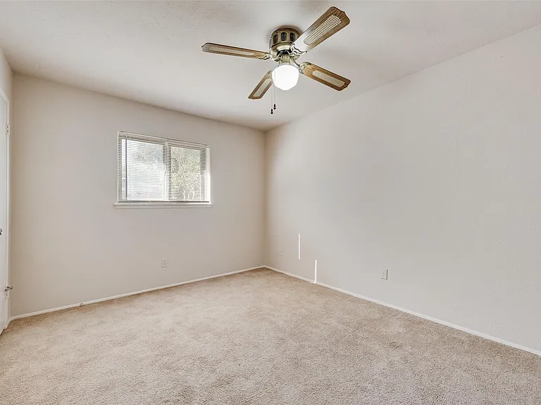 1429 Whitehall Dr — Photo 18