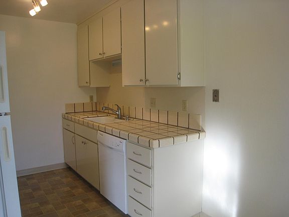 5th image of 164 Michael Dr #4