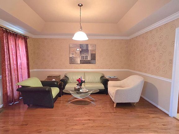 4th image of 855 Queens Park Dr