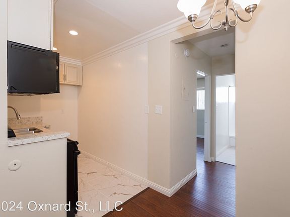5th image of 14024 Oxnard St #14