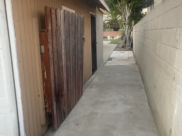 (undisclosed Address), Carson, CA 90745