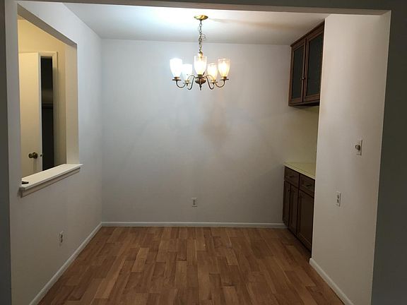2nd image of 810 Holland Ave Unit 0