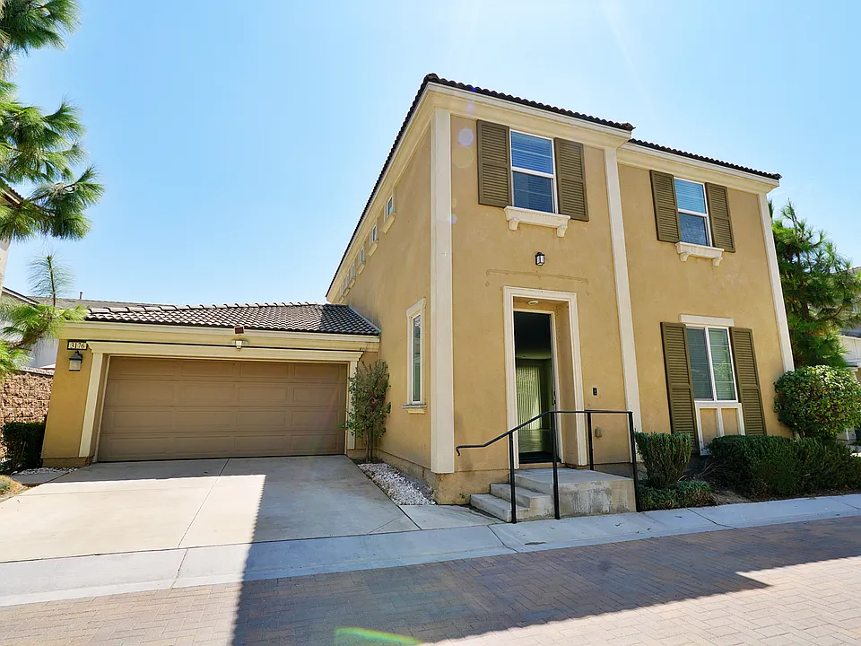 3176 E Olympic Dr
