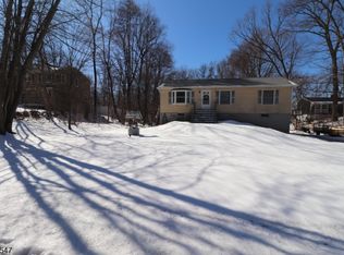 27 Longview Ln, Hamburg, NJ 07419