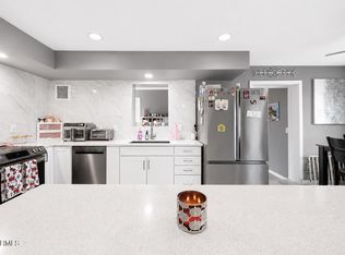 2209 N RECKER Road, Mesa, AZ 85215