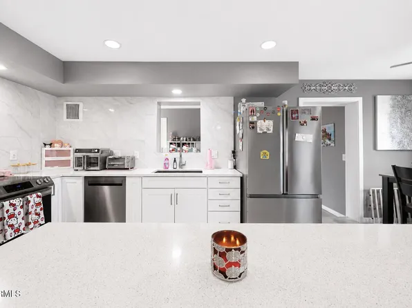2209 N RECKER Road, Mesa, AZ 85215