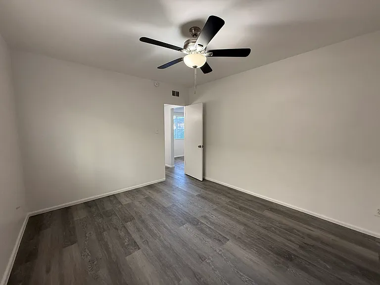330 W Medlock Dr #107 — Photo 8