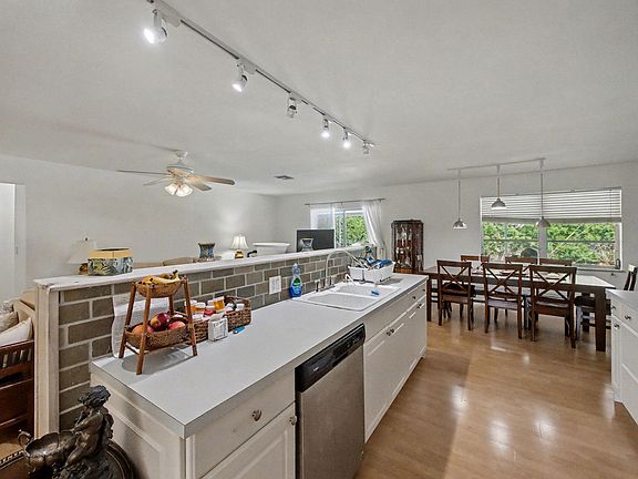 5th image of 394 Evergreen Avenue