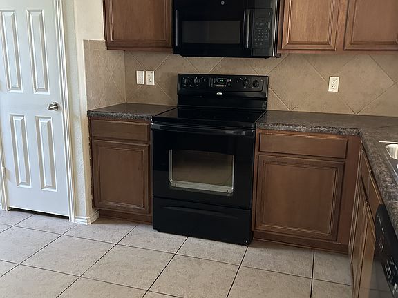 3rd image of 5304 Willamette Ln