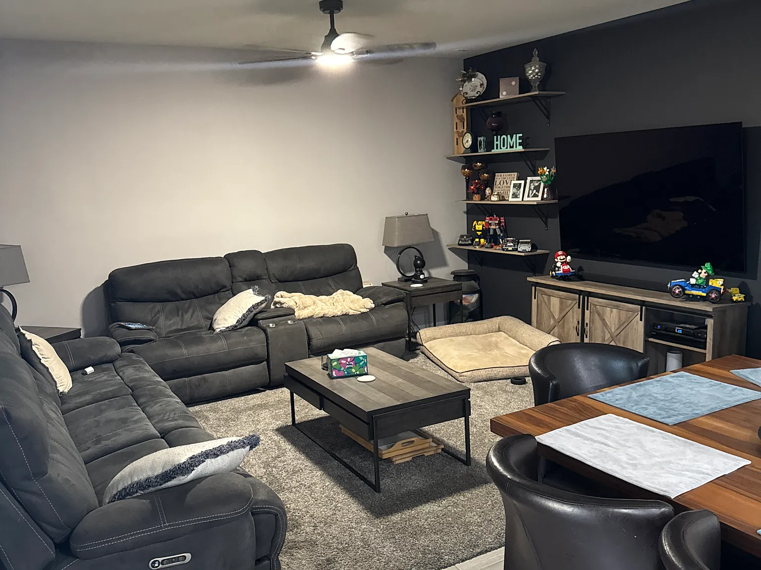 5 bed, 2435 sqft, $3,000 — Photo 2