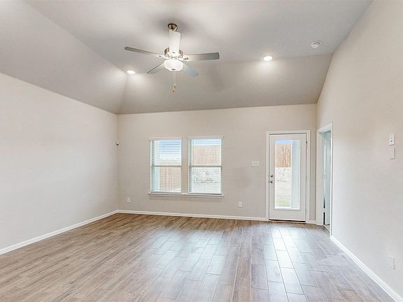 4th image of 405 Delmar Dr
