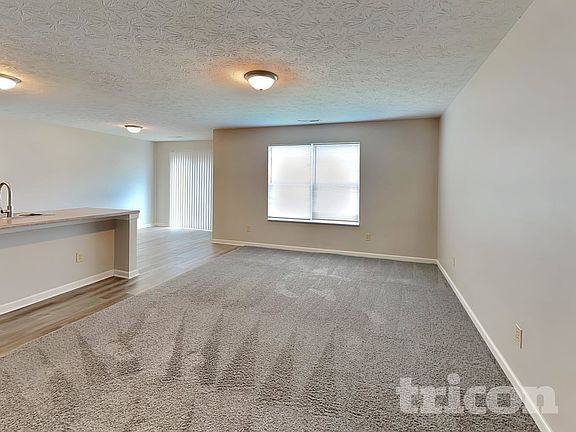 2nd image of 1806 Twelve Oaks Dr