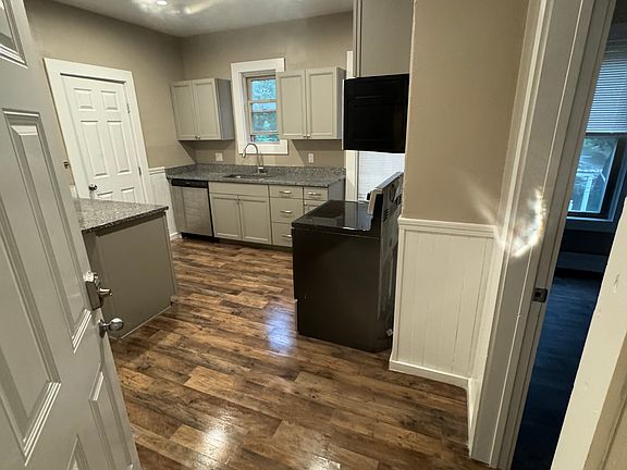 3rd image of 84 N Main St Floor 2