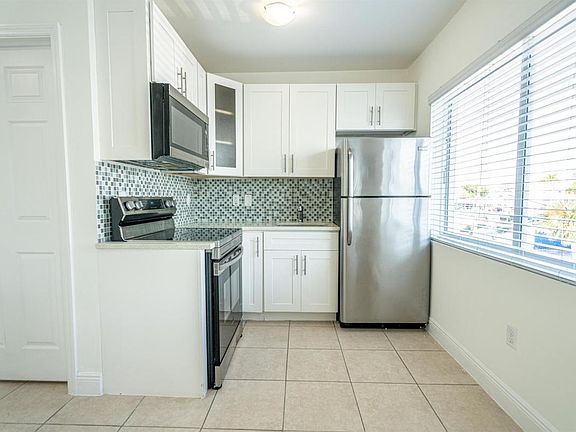 5th image of 6971 Carlyle Ave Unit 202-6971-2