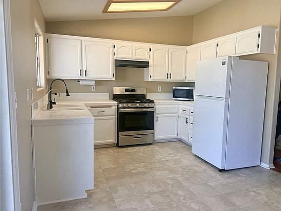 4th image of 18401 Westlawn St