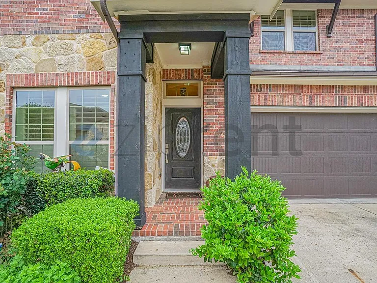 1209 Savoy Ln — Photo 2