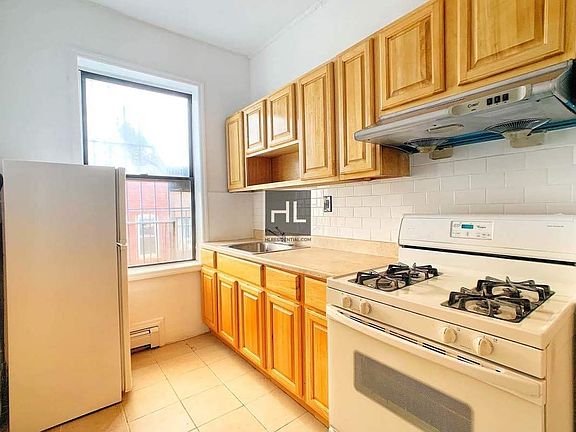 5th image of 298 Palmetto St APT 3L