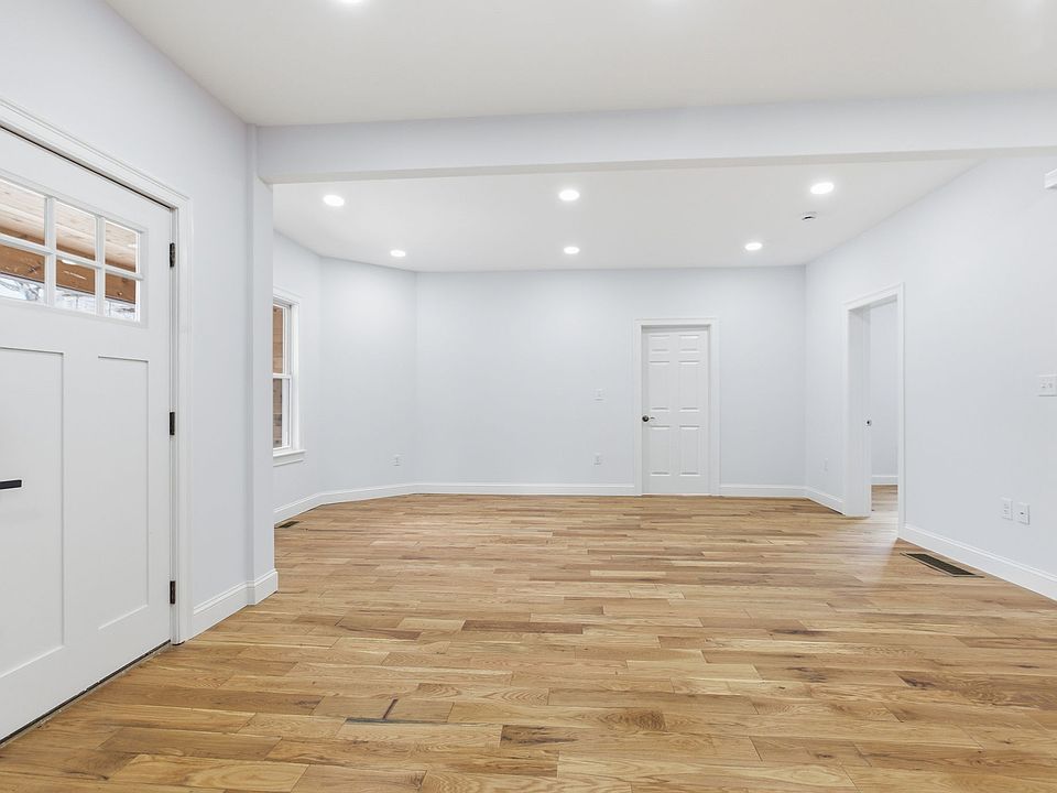 1st image of 438 Talbot Ave #1