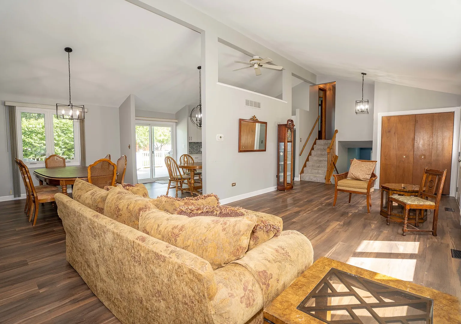 4 bed, 2262 sqft, $3,300 — Photo 3
