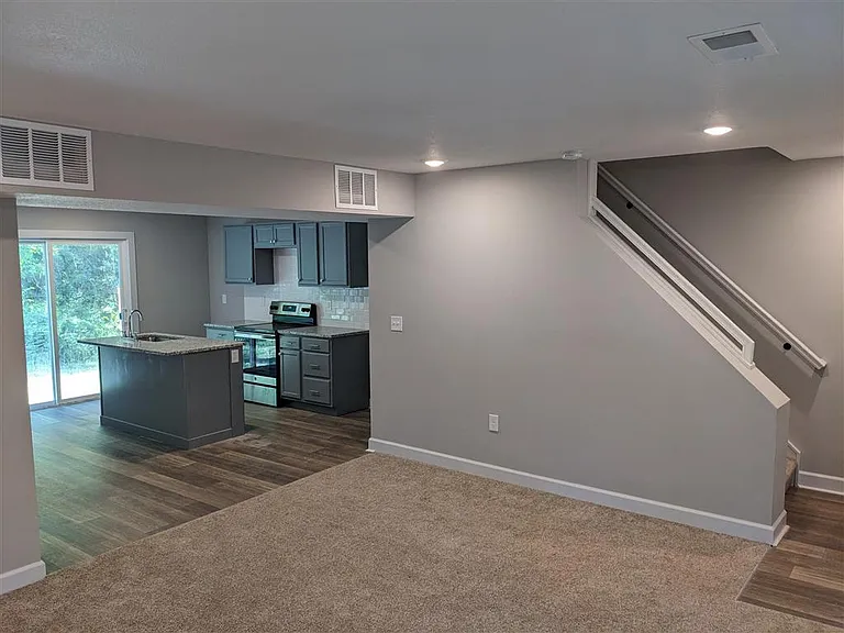 Woodlark Apartments — Photo 8