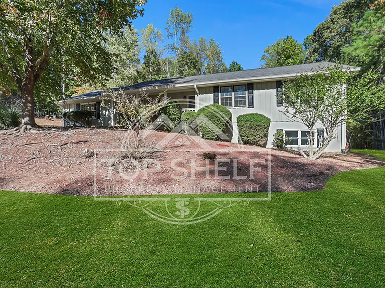 4684 Ben Hill Dr — Photo 2