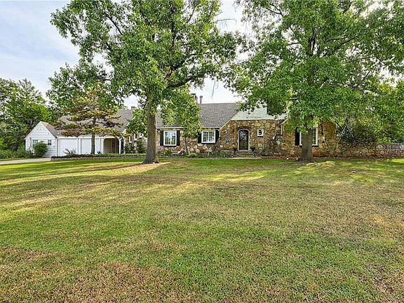 2nd image of 9 Oakwood Dr