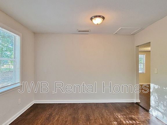 4th image of 8811 Eaton Ave