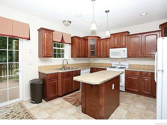 5th image of 3761 Lynn Dr