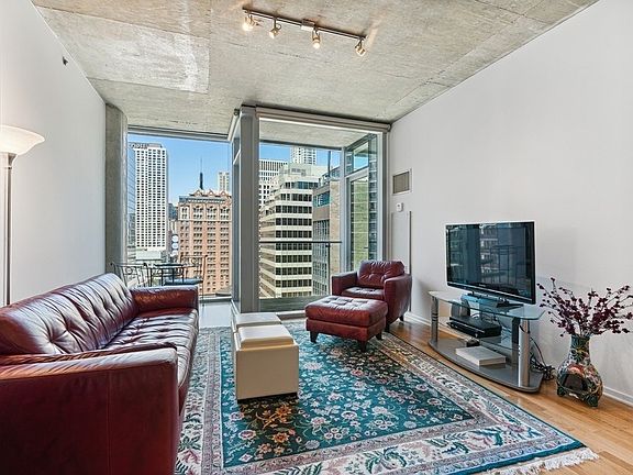 4th image of 600 N Fairbanks Ct Unit 1606
