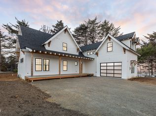 1938 NW 40th St, Lincoln City, OR 97367