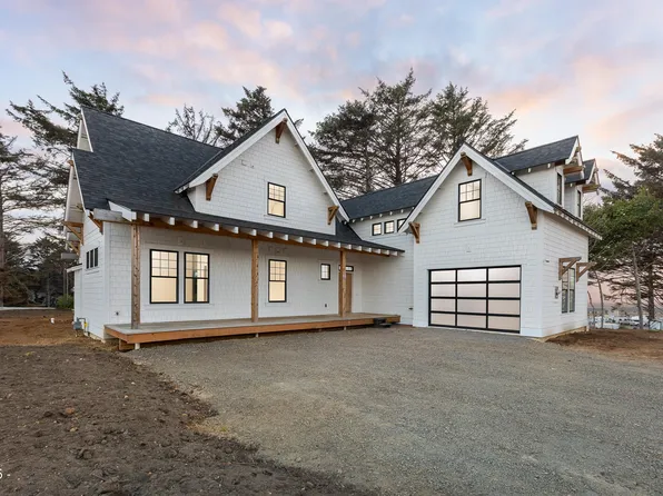 1938 NW 40th St, Lincoln City, OR 97367