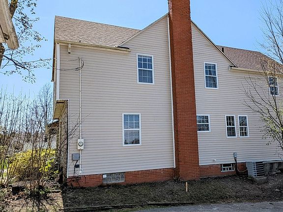 3rd image of 588 Marion Ave