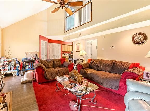 3rd image of 3321 Acorn Dr