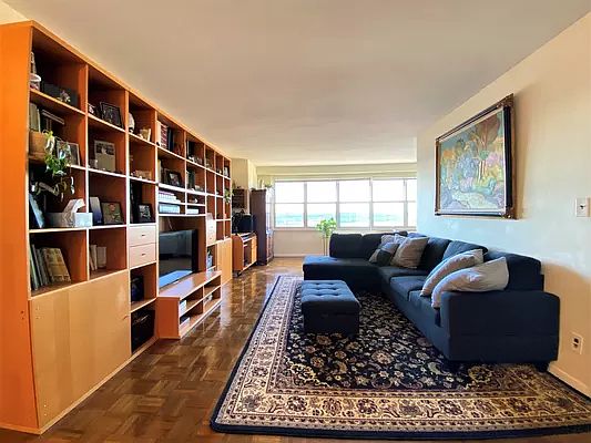 3rd image of 555 Kappock St APT 25H
