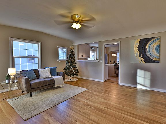 2nd image of 418 Bonfoy Ave