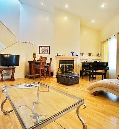 4th image of 55 Harbour Ct #55