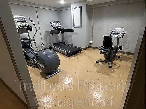 5th image of 3227 Central St #3