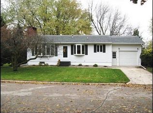 2004 T P White Dr, Jacksonville, AR 72076