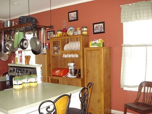 5th image of 302 Oakridge Blvd