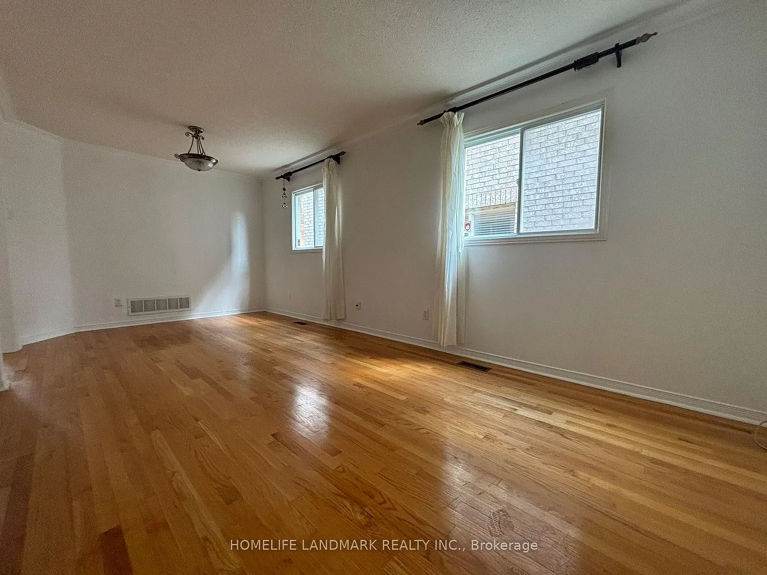 4 bed, $3,600 — Photo 2
