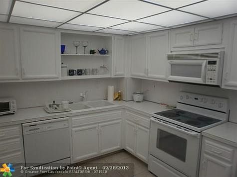 4th image of 3850 Galt Ocean Dr APT 903