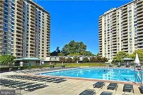 3rd image of 5225 Pooks Hill Rd APT 1303S