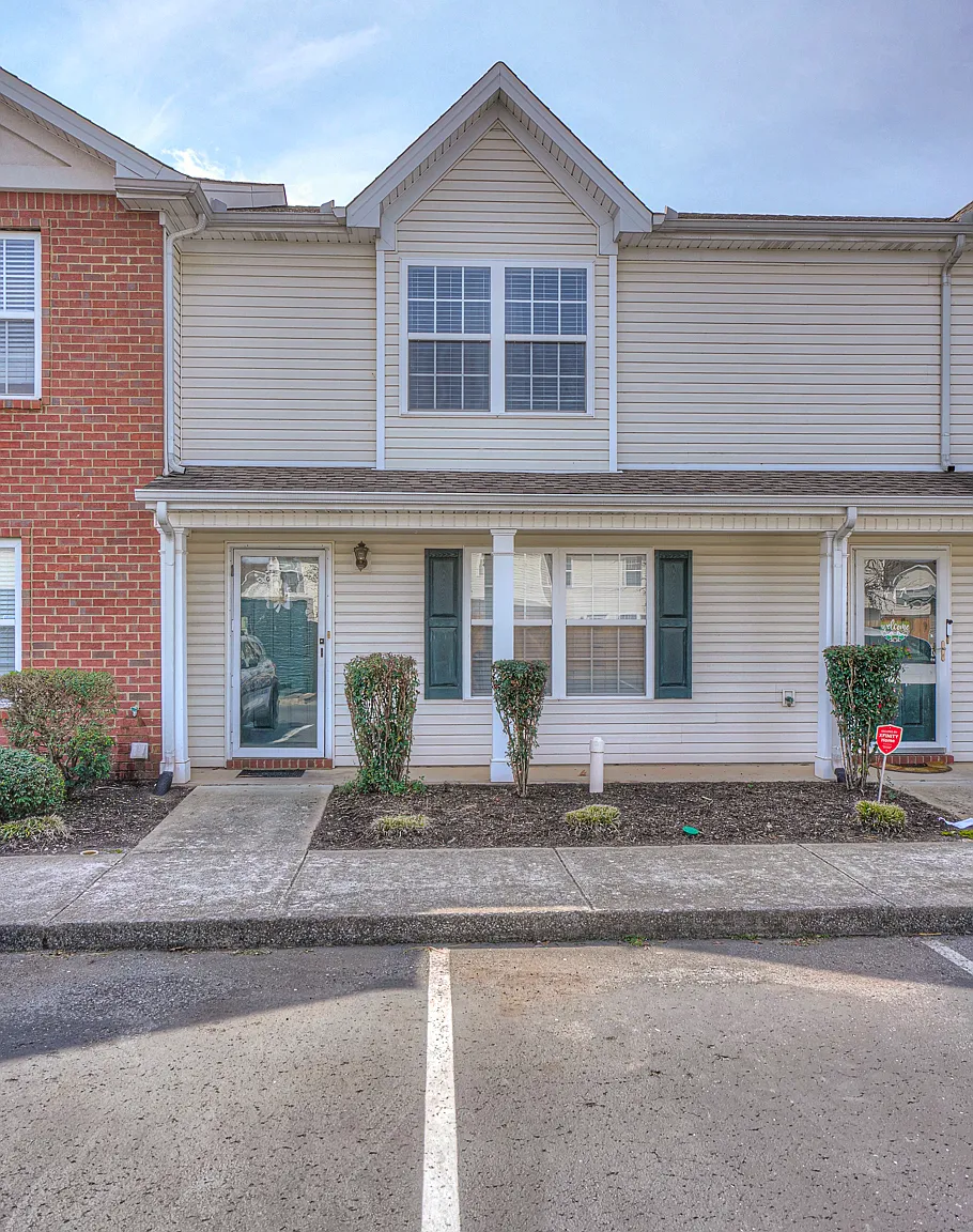 2 bed, 1260 sqft, $1,650 — Photo 1